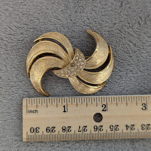 Vintage Givenchy brooch - Picture 9 of 10
